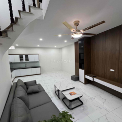 Cho thuê Nhà Hào Nam.(kinh doanh-  5 phòng ngủ).S:40m. 4T.16 tr/tháng