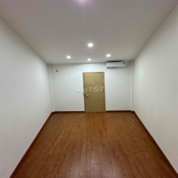 Cho thuê Nhà Hào Nam.(kinh doanh-  5 phòng ngủ).S:40m. 4T.16 tr/tháng