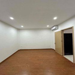 Cho thuê Nhà Hào Nam.(kinh doanh-  5 phòng ngủ).S:40m. 4T.16 tr/tháng