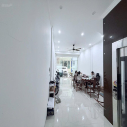 Nhà ngõ 3 Phạm Tuấn Tài - DT 60M x 6 Tầng mới ,Thang Máy, ĐH, ngõ ô tô