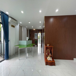 Cho thuê văn phòng góc 2 mặt tiền đường lớn giá 14tr - Vạn Phúc City