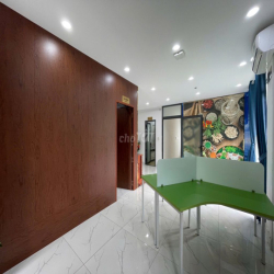 Cho thuê văn phòng góc 2 mặt tiền đường lớn giá 14tr - Vạn Phúc City