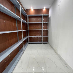 Cho thuê văn phòng góc 2 mặt tiền đường lớn giá 14tr - Vạn Phúc City