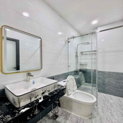 Cho Thuê Nhà Mới DT 230m2 1Trệt 3Lầu 4Pn 5Wc Sẵn Nội Thất Mới Đẹp