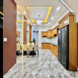 Cho Thuê Nhà Mới DT 230m2 1Trệt 3Lầu 4Pn 5Wc Sẵn Nội Thất Mới Đẹp