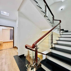 Cho Thuê Nhà Mới DT 230m2 1Trệt 3Lầu 4Pn 5Wc Sẵn Nội Thất Mới Đẹp