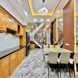 Cho Thuê Nhà Mới DT 230m2 1Trệt 3Lầu 4Pn 5Wc Sẵn Nội Thất Mới Đẹp