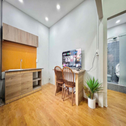 CĂN HỘ 2PN CỬA SỔ TRỜI , Giặt Và SẤY FREE , Xe Free