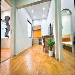 CĂN HỘ 2PN CỬA SỔ TRỜI , Giặt Và SẤY FREE , Xe Free