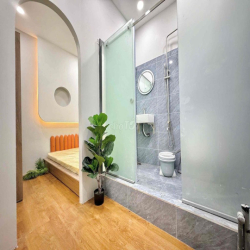 CĂN HỘ 2PN CỬA SỔ TRỜI , Giặt Và SẤY FREE , Xe Free