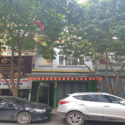 Nhà mặt ngõ 143 Trung Kính, Diện tích 55m2 x 4,5 tầng, đường rộng 10m