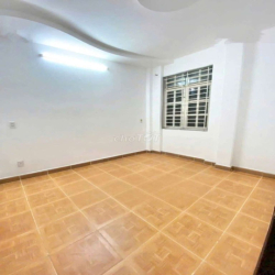 Nguyên Căn Trệt 2 Lầu Hẻm Thẳng Cách Đường Lớn 30m