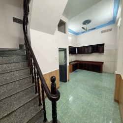 Nhà Rộng Đẹp 1 Trệt 2 Lầu ĐHT 02