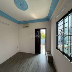 Nhà Rộng Đẹp 1 Trệt 2 Lầu ĐHT 02