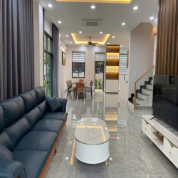 CHO THUÊ BIỆT THỰ ĐƯỜNG NGUYỄN VĂN HƯỞNG FULL NỘI THẤT SANG TRỌNG 