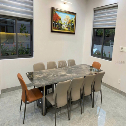 CHO THUÊ BIỆT THỰ ĐƯỜNG NGUYỄN VĂN HƯỞNG FULL NỘI THẤT SANG TRỌNG 