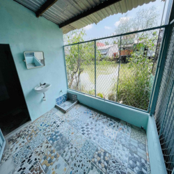 nhà nguyên căn 5x18m 2phòng lộ đậu dc ô tô gần ĐH Tây Đô