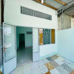 nhà nguyên căn 5x18m 2phòng lộ đậu dc ô tô gần ĐH Tây Đô