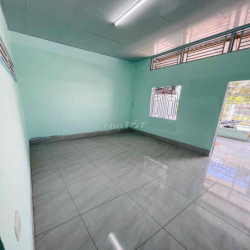nhà nguyên căn 5x18m 2phòng lộ đậu dc ô tô gần ĐH Tây Đô