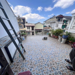 Cho thuê nhà mặt tiền đường Lên thánh tôn