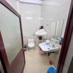 Cho thuê nhà mặt tiền đường Lên thánh tôn