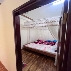 Cho thuê nhà mặt tiền đường Lên thánh tôn