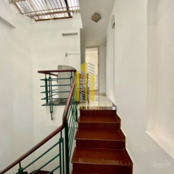 NHÀ ĐỦ NỘI THẤT 2 LẦU 4 PHÒNG NGỦ 5X20 GIÁ 26 TRIỆU