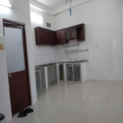 nguyên căn. DT 4x21m đúc 1 lầu có 5pn, 2wc. Đường 5m  thông 