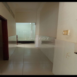 nguyên căn. DT 4x21m đúc 1 lầu có 5pn, 2wc. Đường 5m  thông 