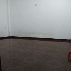 nguyên căn. DT 4x21m đúc 1 lầu có 5pn, 2wc. Đường 5m  thông 