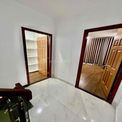 Cho Thuê Nhà TL 16 Ngã Tư Ga DT 180m2 1Trệt 3Lầu 4Pn 3Wc Sẳn Nội Thất