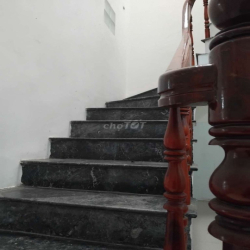 nguyên căn. DT 4x21m đúc 1 lầu có 5pn, 2wc. Đường 5m  thông 