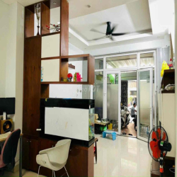 Chính chủ cho thuê mặt tiền kinh doanh, làm văn phòng Cty