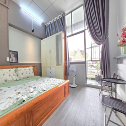 CHO THUÊ CHDV, 2PN, TÁCH BẾP, FULL NỘI THẤT, BAN CÔNG, THANG MÁY, 45M2