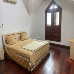 Cho thuê biệt thự sân vườn 3 tầng 400m2  khu Đảo Xanh, 5PN