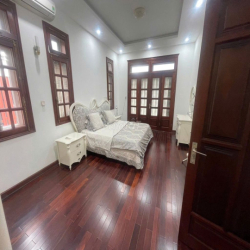 Cho thuê biệt thự sân vườn 3 tầng 400m2  khu Đảo Xanh, 5PN