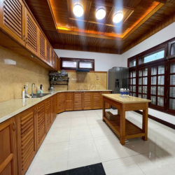 Cho thuê biệt thự sân vườn 3 tầng 400m2  khu Đảo Xanh, 5PN