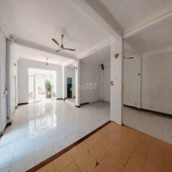 Biệt thự Phạm Viết Chánh 11x19m 2 lầu giáp Quận 1