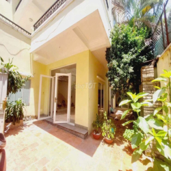 Biệt thự Phạm Viết Chánh 11x19m 2 lầu giáp Quận 1