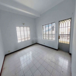 Biệt thự Phạm Viết Chánh 11x19m 2 lầu giáp Quận 1