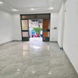 Nhà sạch sẽ,dt 4*16m,3pn,gác đúc lững