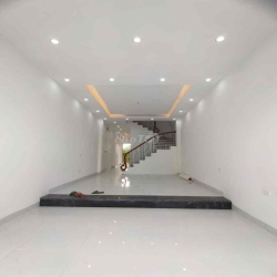 Nhà Phượng Cách 42m2 Đơn Lập 4 tầng Ô tô đỗ cổng giá 3 tỷ 9