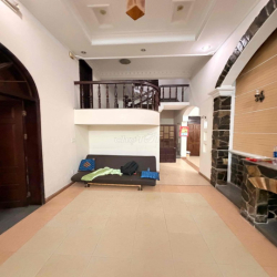 Cho thuê biệt thự Pháp cổ 300 m ngay sau Gigamall.