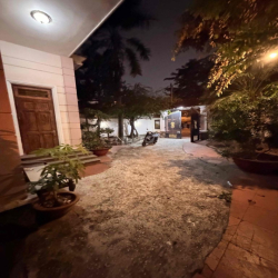 Cho thuê biệt thự Pháp cổ 300 m ngay sau Gigamall.