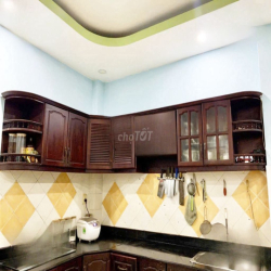 🌻Nhà đẹp, 5x18 - 3 tầng sân thượng, 5PN hẻm xe hơi Lê Văn Huân, giá 16