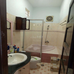 NHÀ NGUYÊN CĂN 1 TRỆT 2 LẦU, DT 5×22 CÓ 3PN,4WC. HẺM XE HƠI, AN NINH