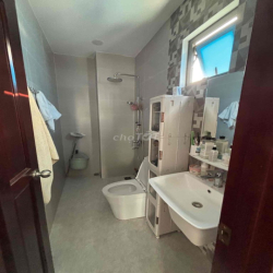 Phòng *** có cửa sổ thoáng Nhà mới 99% Tại Trung Tâm SG