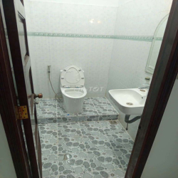 NHÀ NGUYÊN CĂN 1 TRỆT 2 LẦU, DT 5×22 CÓ 3PN,4WC. HẺM XE HƠI, AN NINH