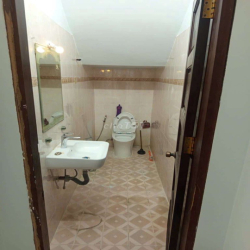 NHÀ NGUYÊN CĂN 1 TRỆT 2 LẦU, DT 5×22 CÓ 3PN,4WC. HẺM XE HƠI, AN NINH