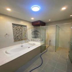 BIỆT THỰ HIM LAM, Q7 CHO THUÊ - Trệt Trống Suốt, ĐANG TRỐNG 65 TR.